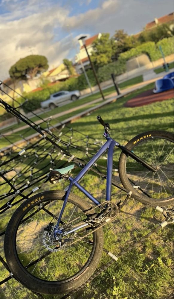 Bike aro 26  pra grau so pegar e andar.