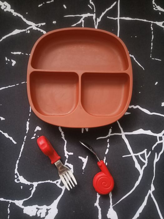 Секційна силіконова тарілка та прибори