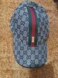 Кепка від бренду  gucci.