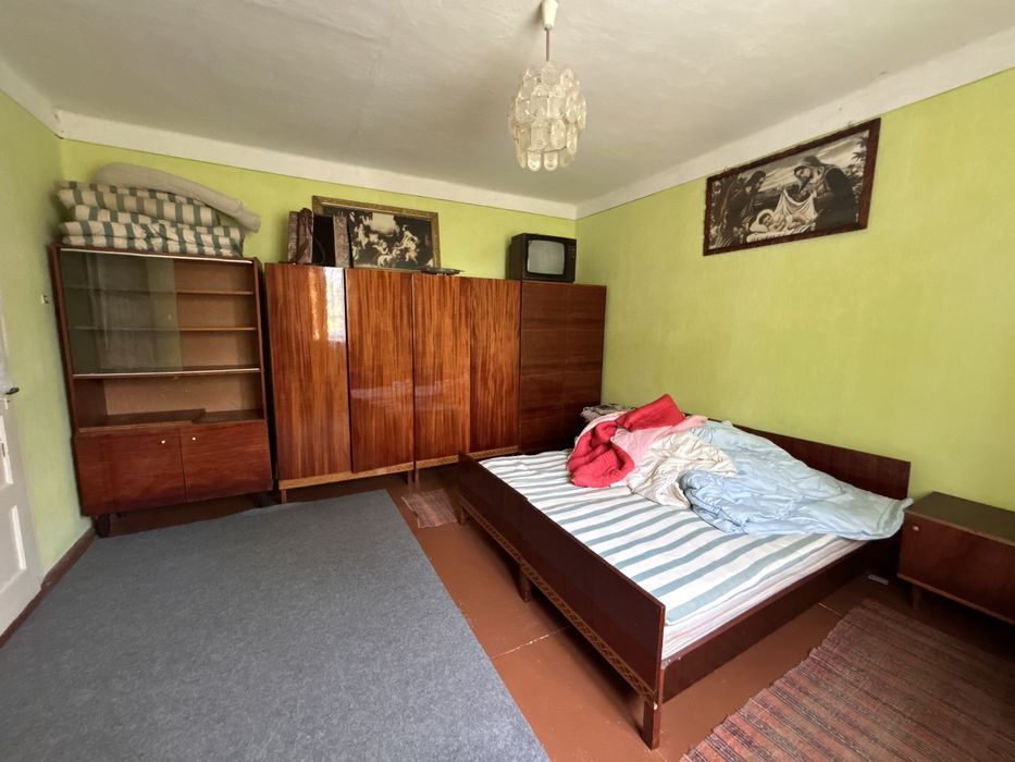 5-кімнатний будинок з площею 0,25 га с. Мочола 6 км від Берегова