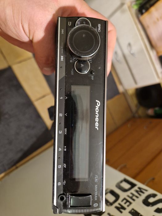 Продам процессору магнитолу Pioneer MVH-S520BT