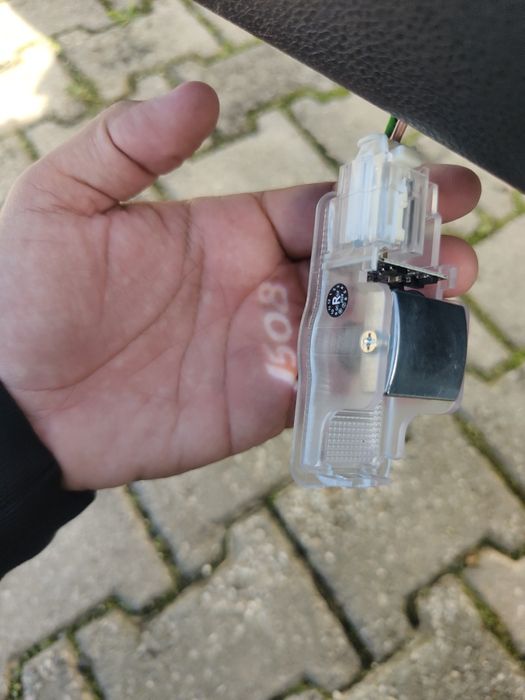 Luzes para as portas (Peugeot 508)