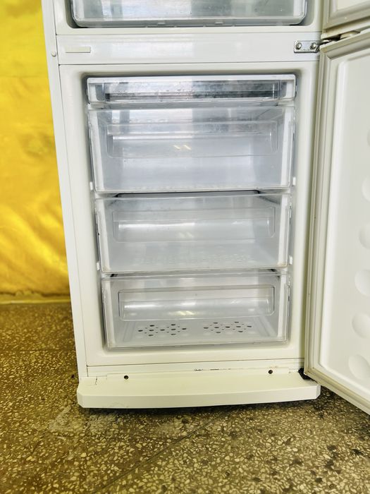 Двухкамерный холодильник Samsung Inverter, NoFrost
