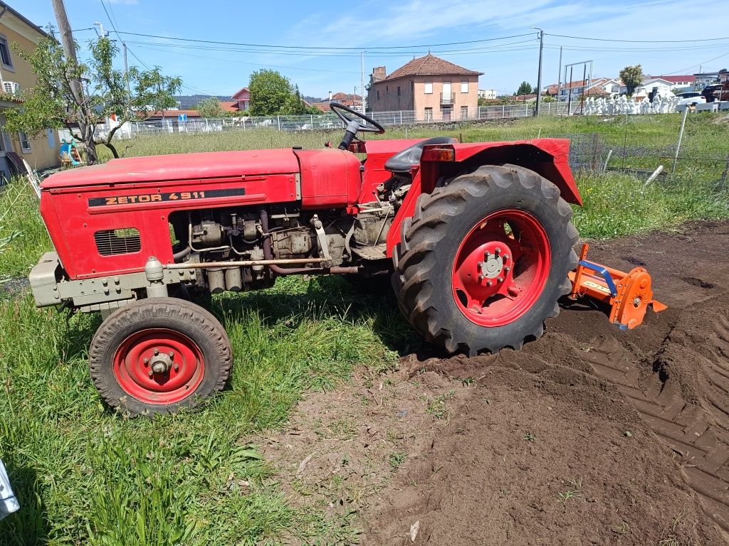 Trator agrícola ZETOR 4911