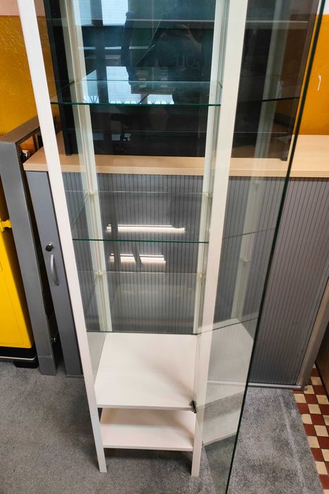 Elegancka Witryna Szklana – Idealna do Domu i Biura!