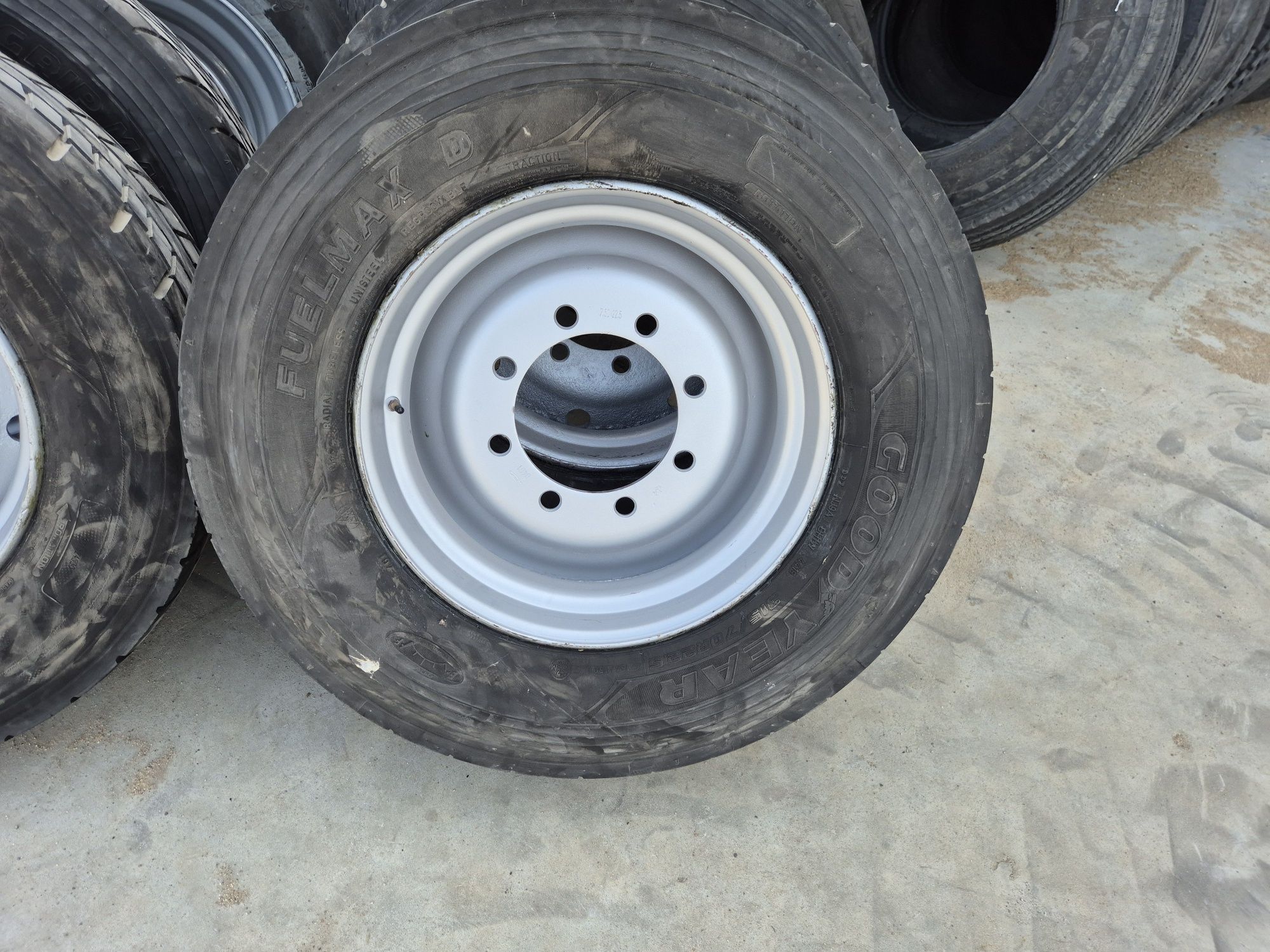 Koła bezdętkowe 315/70 R22.5 8 otworów Autosan D50, D55,HW HL6011,8011