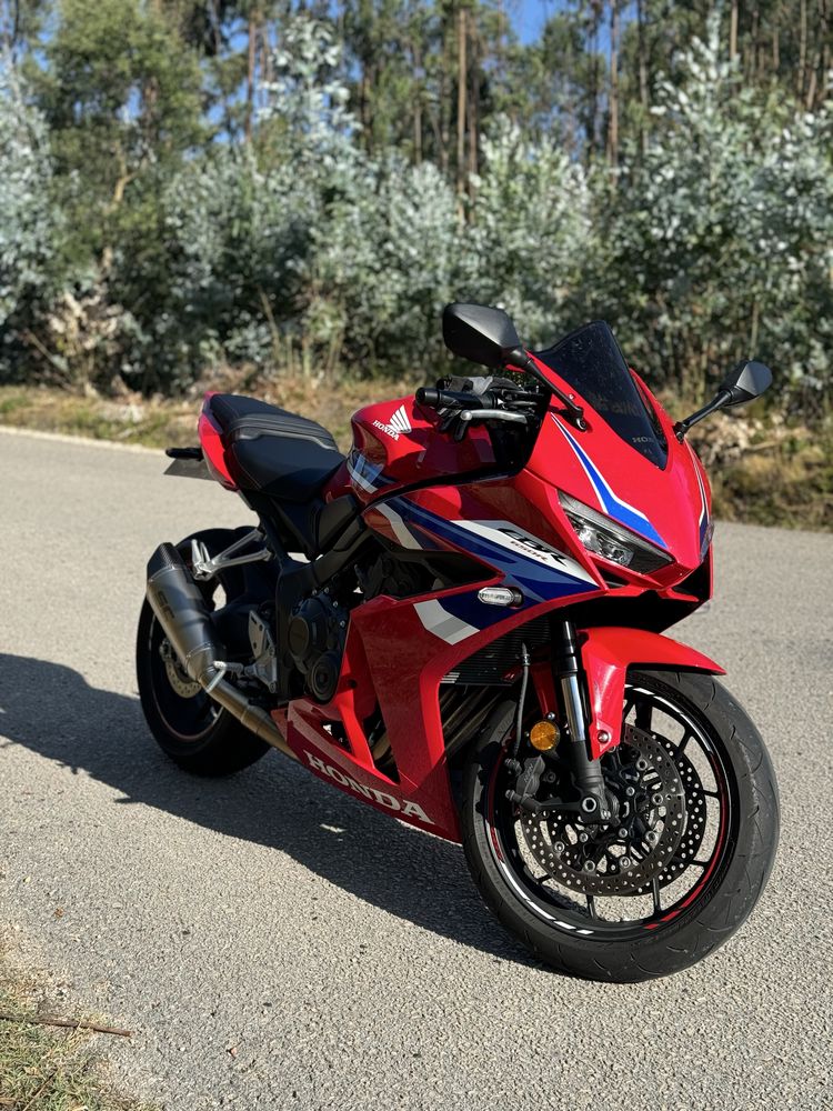 Cbr 650 R 2024 35 kw  (6 mil kms  ) como nova