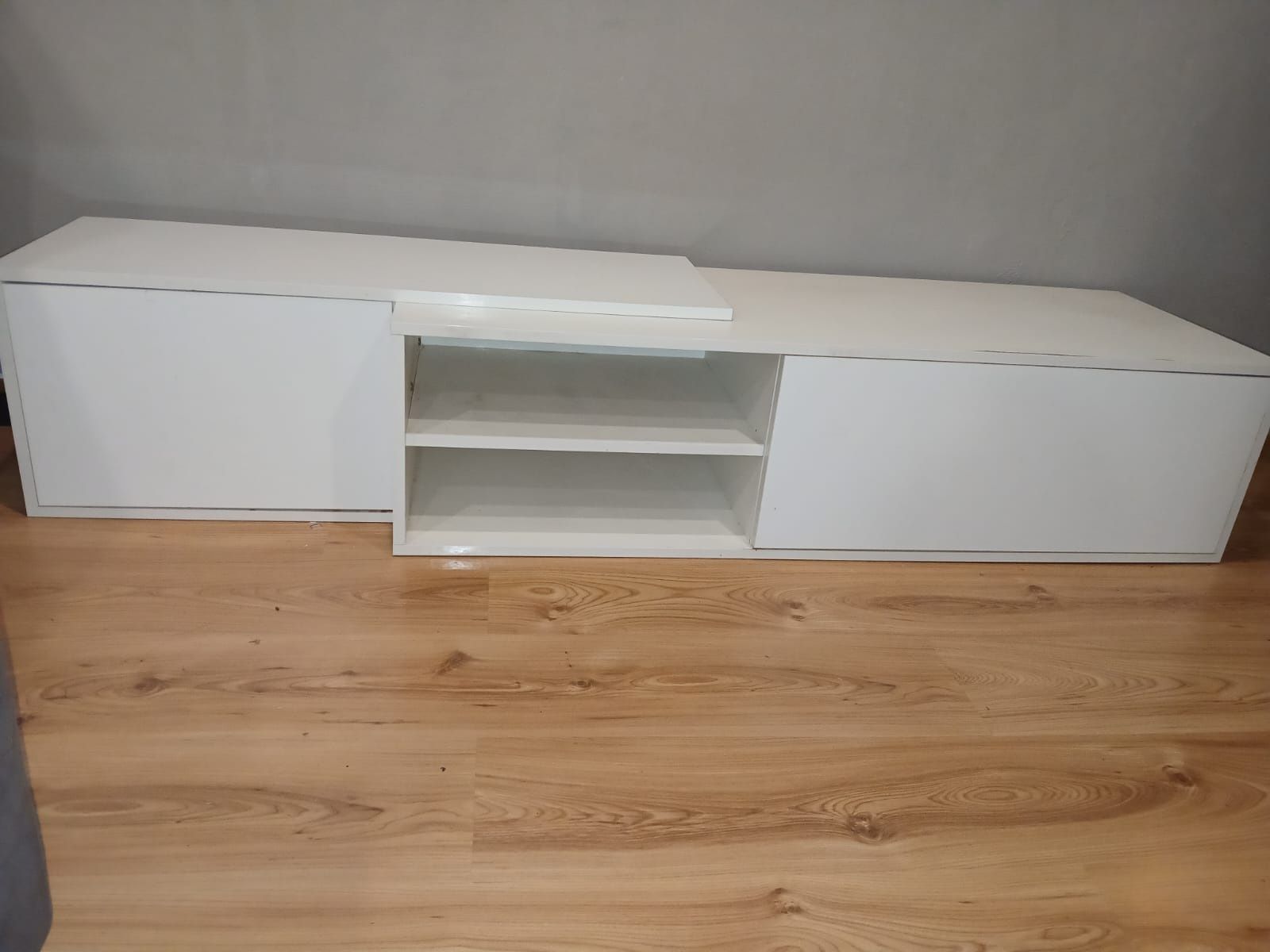 Podwieszana szafka rtv