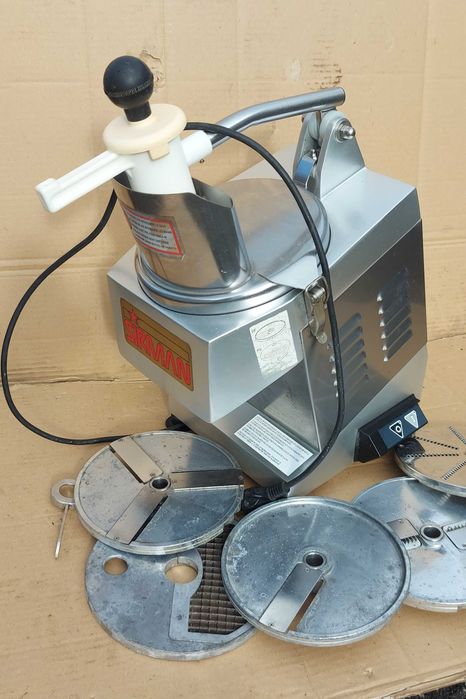 Овочерізка з ножами. овощерезка