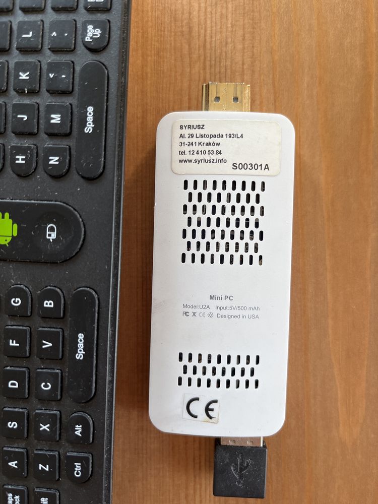 Syriusz Mini PC model U2A i bezprzewodowa klawiatura z touchpadem