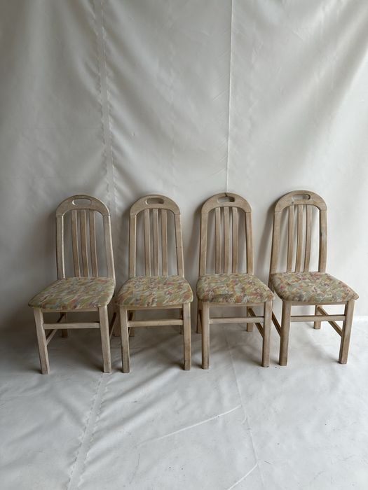 Komody - Krzesło z litego drewna