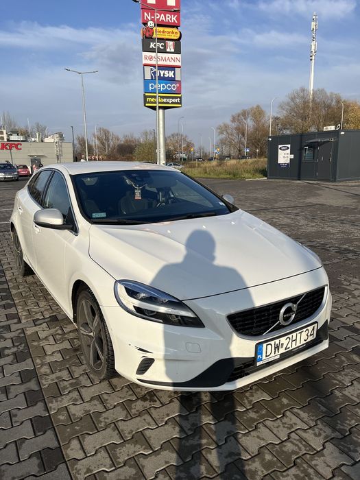 Volvo V40 Volvo V40 Drive-E R-Design Momentum 2019 T3 2.0 96 tys. km Serwis ASO