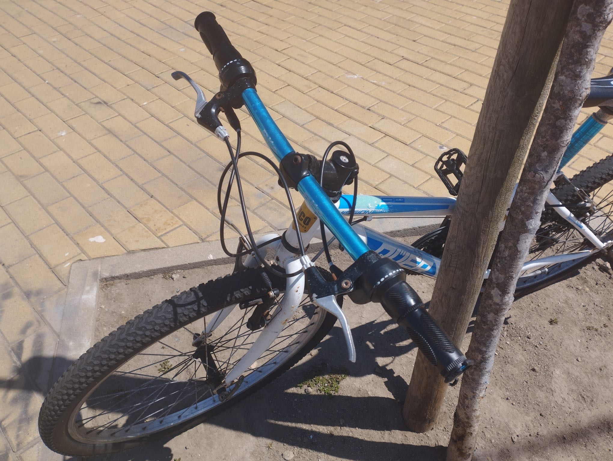 Bicicleta de adolescente em bom estado