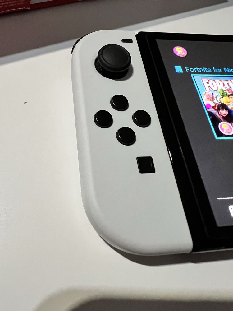 Nintendo Switch OLED – stan idealny, biały, komplet