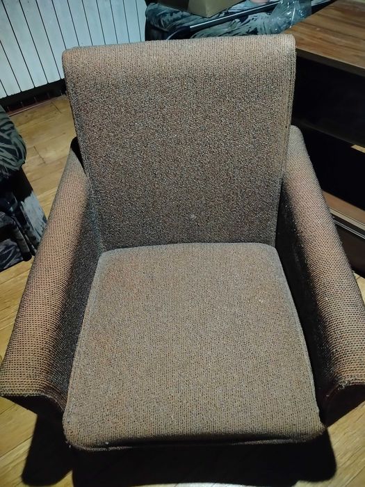 Sprzedam pilnie 2 fotele na kółkach i kanapę z funkcją spania używane