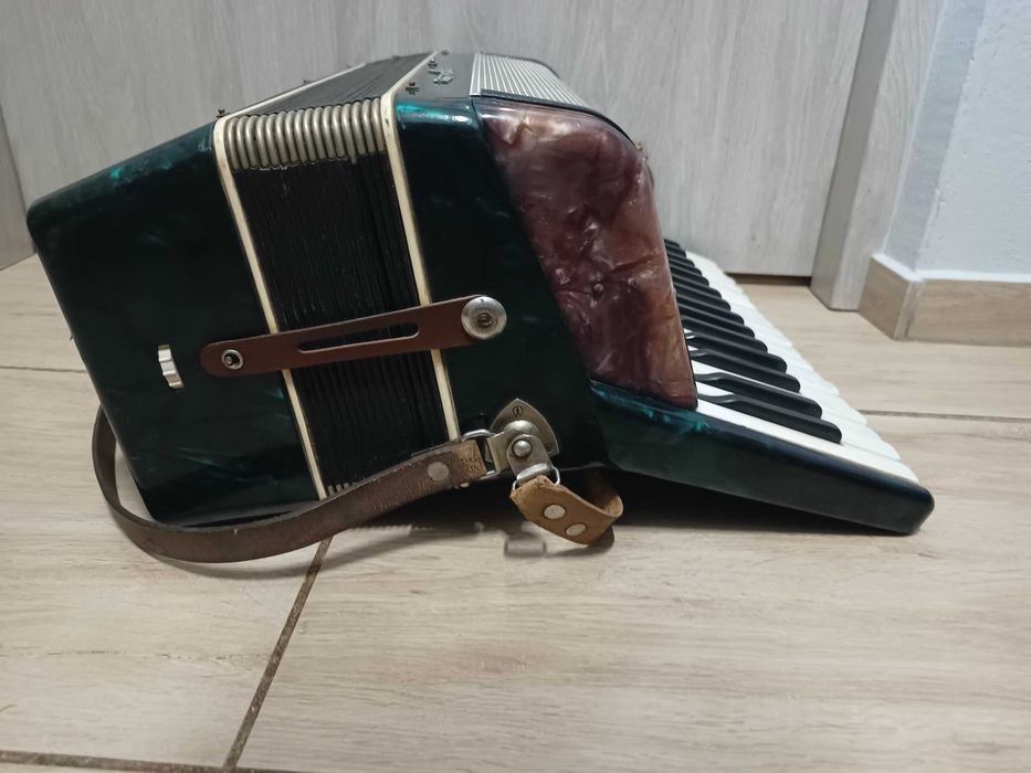 Radziecki akordeon Orion 80 basów sprawny instrument z PRL