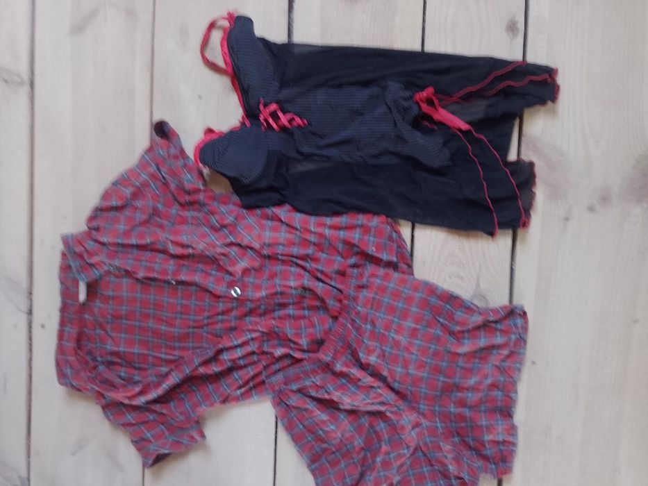 Віддам безкоштовно багато одягу, взуття.