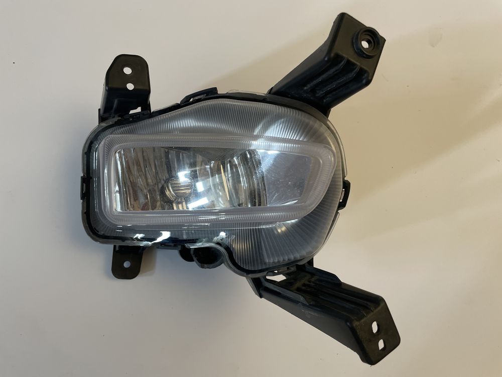 Kia Ceed III 18-21 halogen przedni prawy przód lampa przeciwmgielna OE