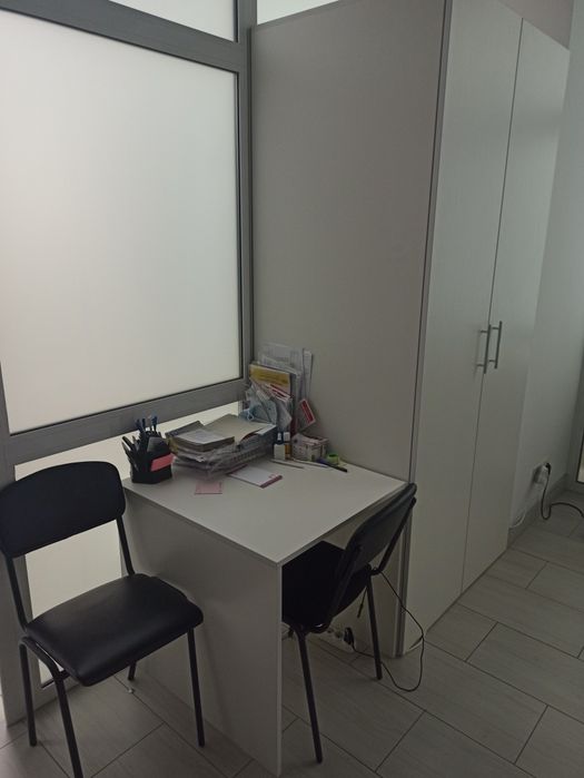 Продам шкаф, стол и 2 стула.