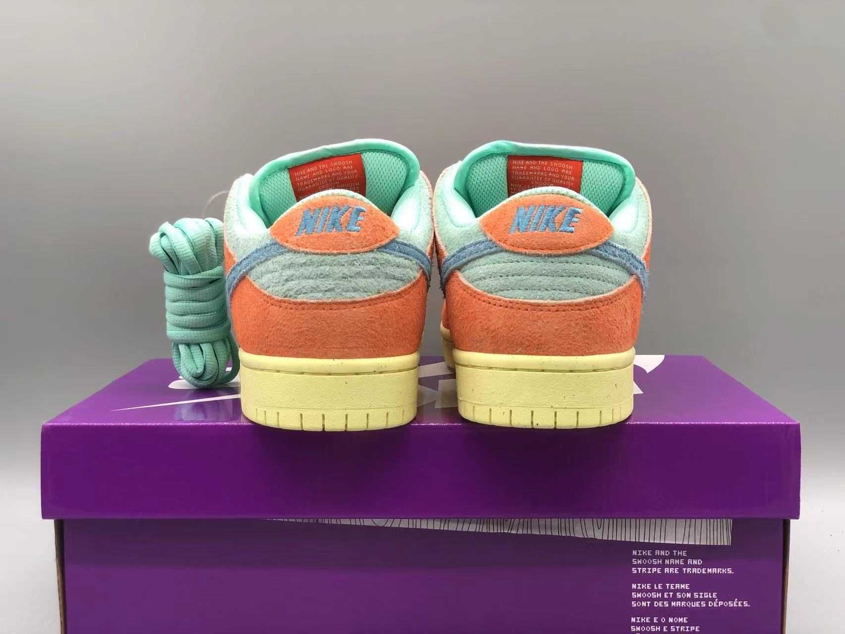 Жіночі Nike Dunk Low SB 'Orange Emerald Rise' найк данк