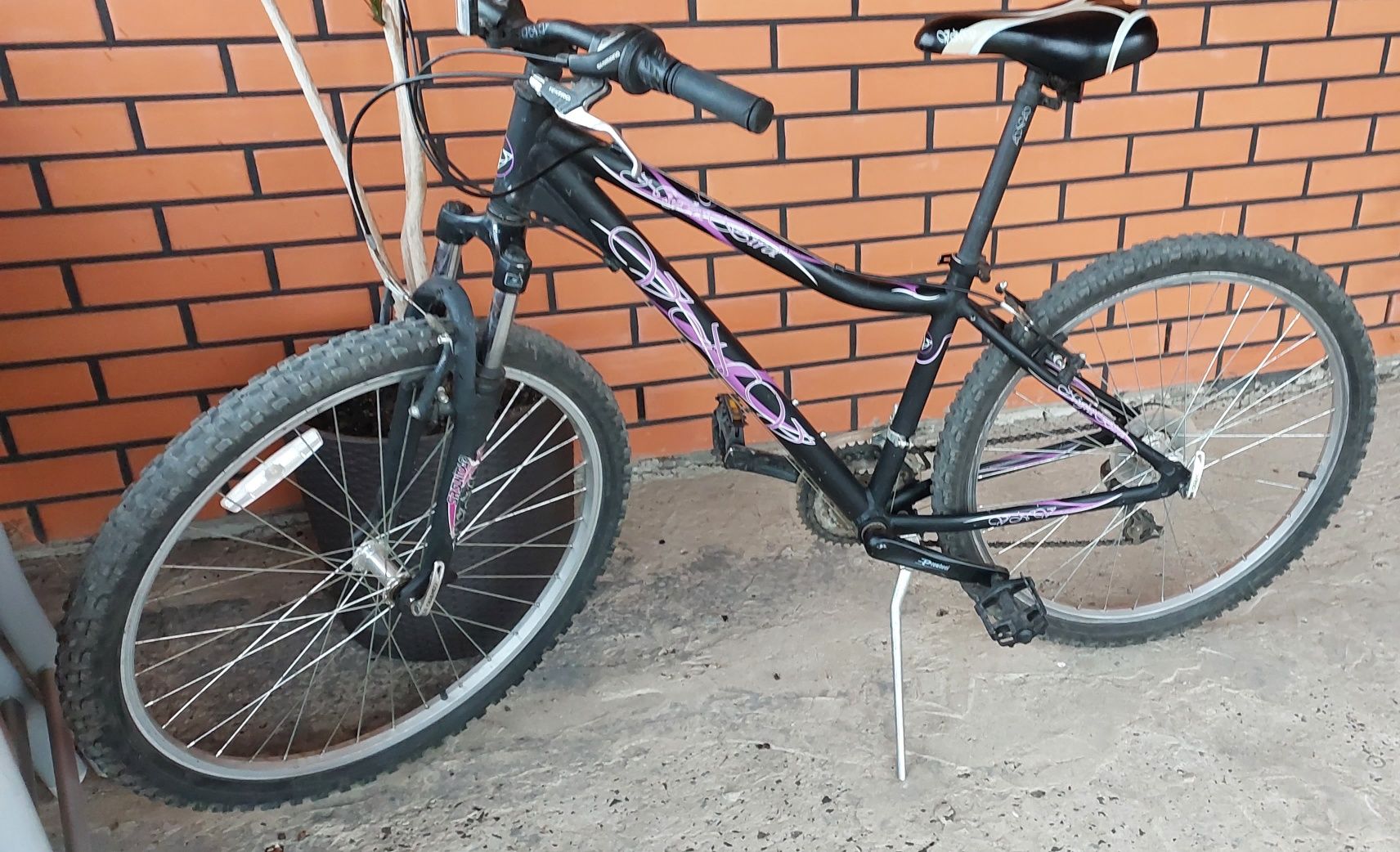 Велосипед з алюмінієвою рамою