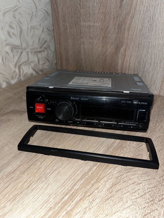 Автомагнитола Alpine UTE-72BT