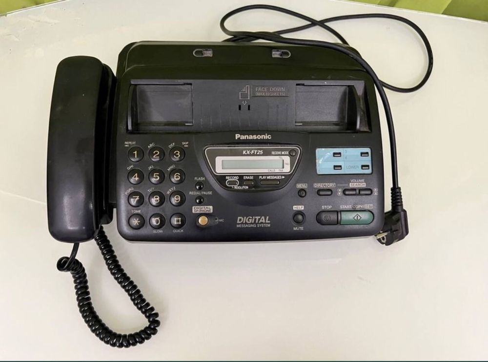 Телефон факс фирмы «Panasonic» KX-FT25RS