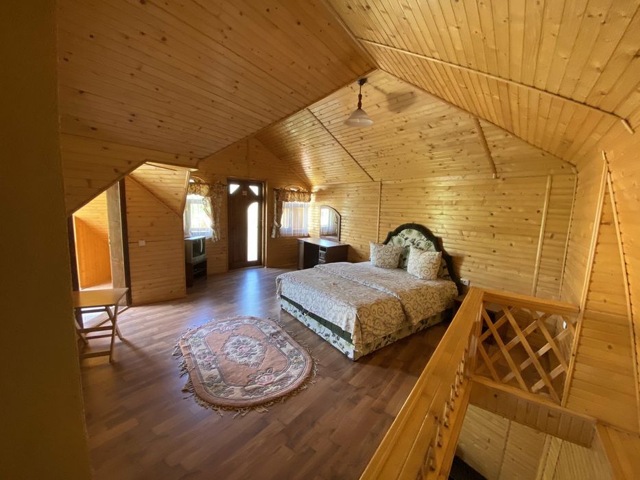 Будиночоки з басейном  та сауною