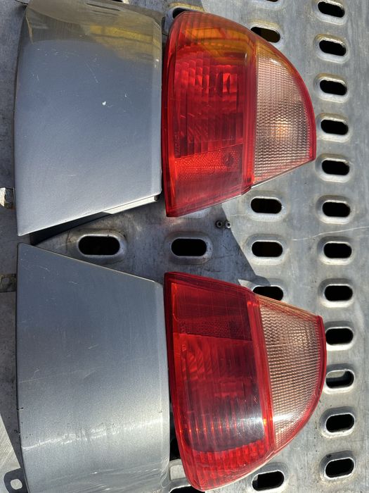 Lampy tylne avensis t22