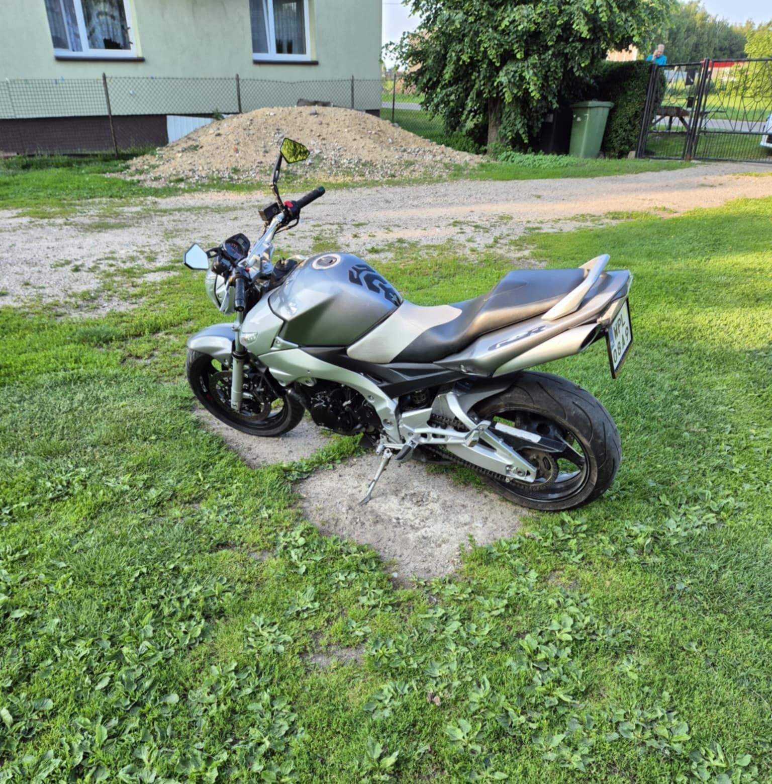 Suzuki Gsr 600..