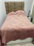 Cama com arrumação e colchão como nova