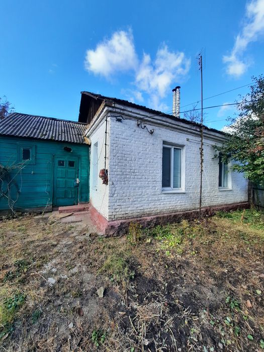 Половина будинку з окремим двором
