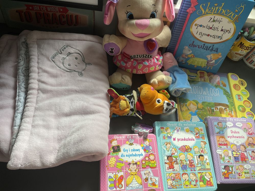 Miś Fisher Price książeczki kocyk zestaw dla malucha