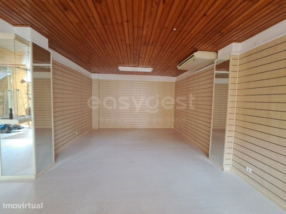 Loja Comercial no Centro da Cidade de Beja com ótimas áreas