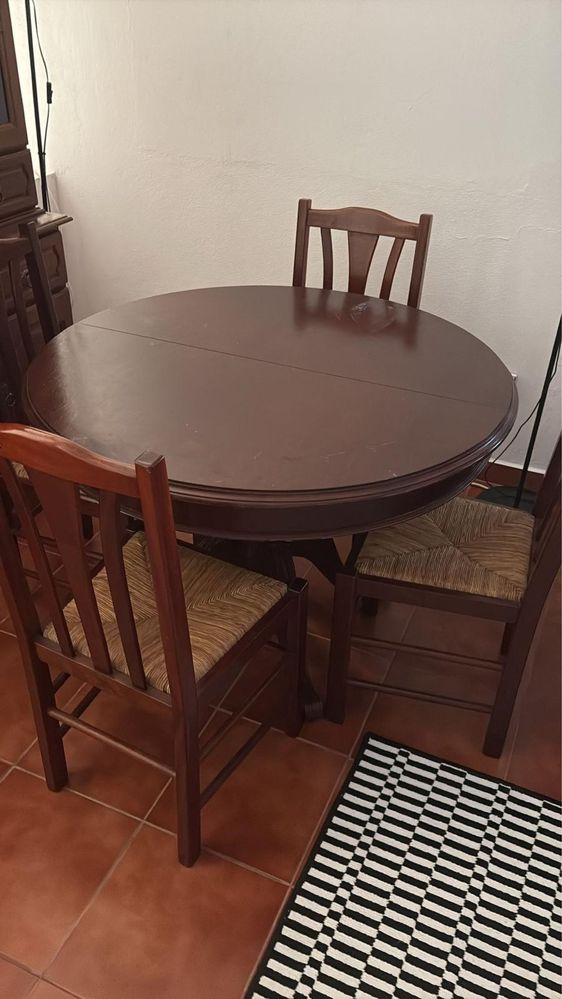 Movel de Sala grande com mesa e 4 cadeiras