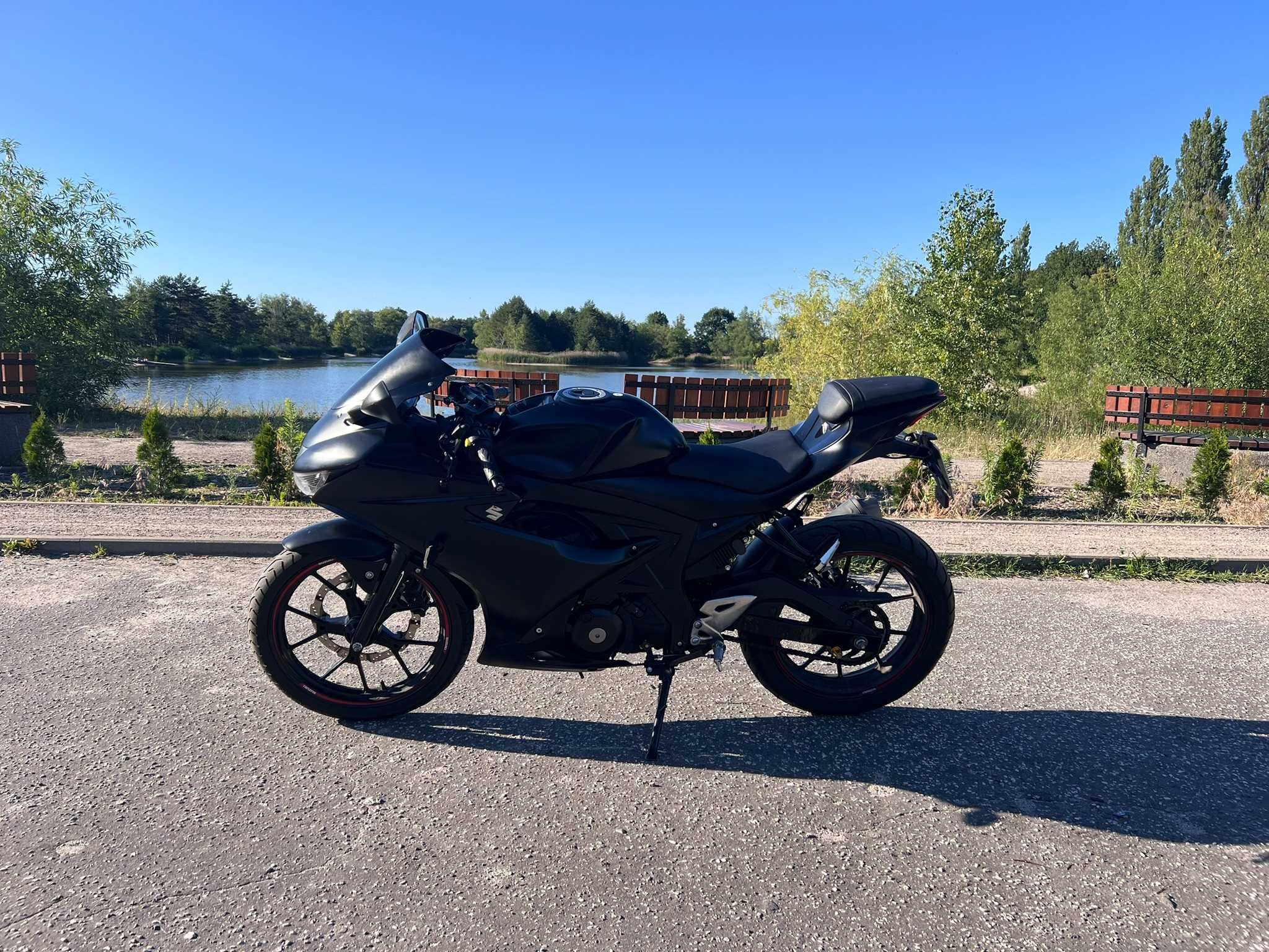 Suzuki GSXR 125 ABS Keyless, kat B, A1, 2018 Czarny