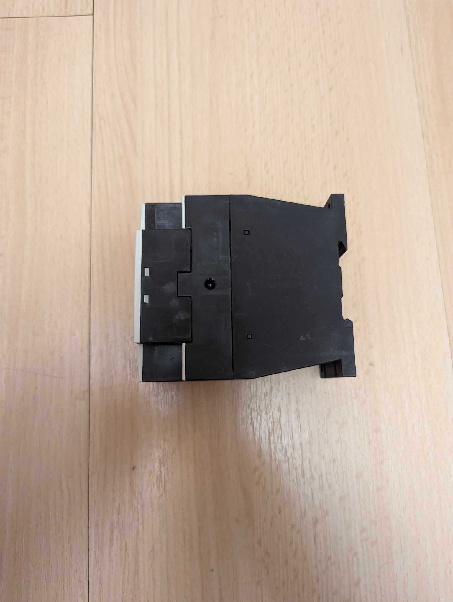 EATON DILM17-10(RDC24) Stycznik mocy 17A 3P 24V 7.5kW/400V/AC3 
277018