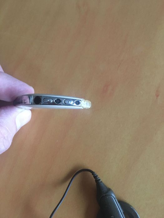 Aparelho auditivo em bom estado