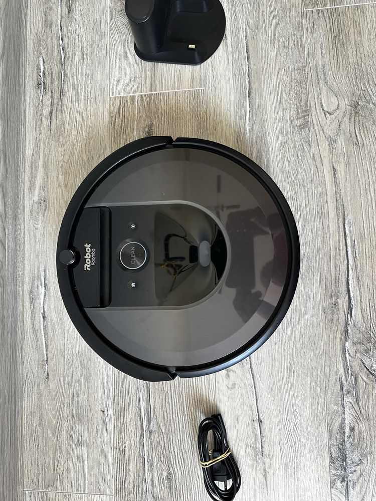 Robot sprzatajacy Roomba i7 uszkodzony
