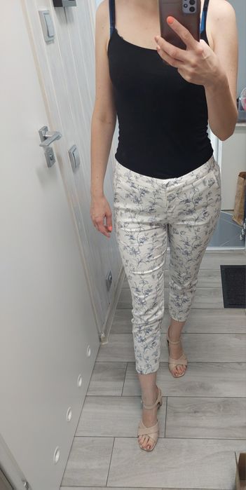 Spodnie Reserved cygaretki 36 białe w kwiaty