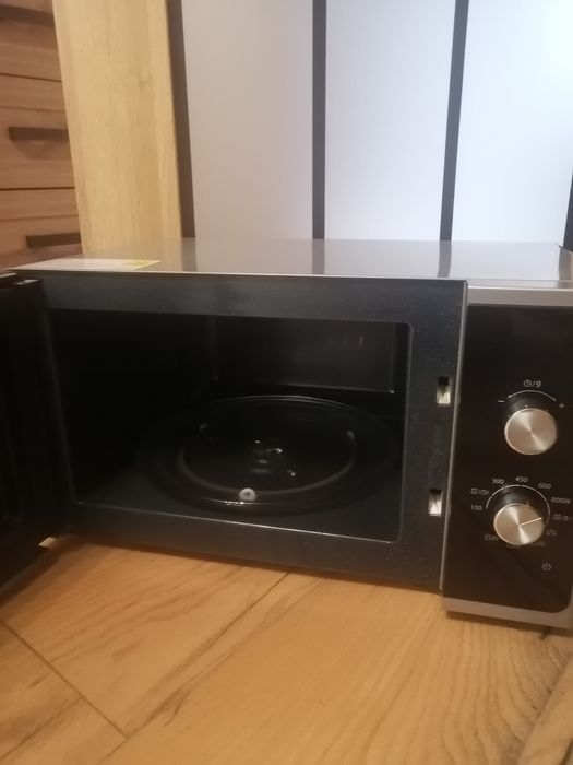 Kuchenka mikrofalowa SAMSUNG w bardzo dobrym stanie