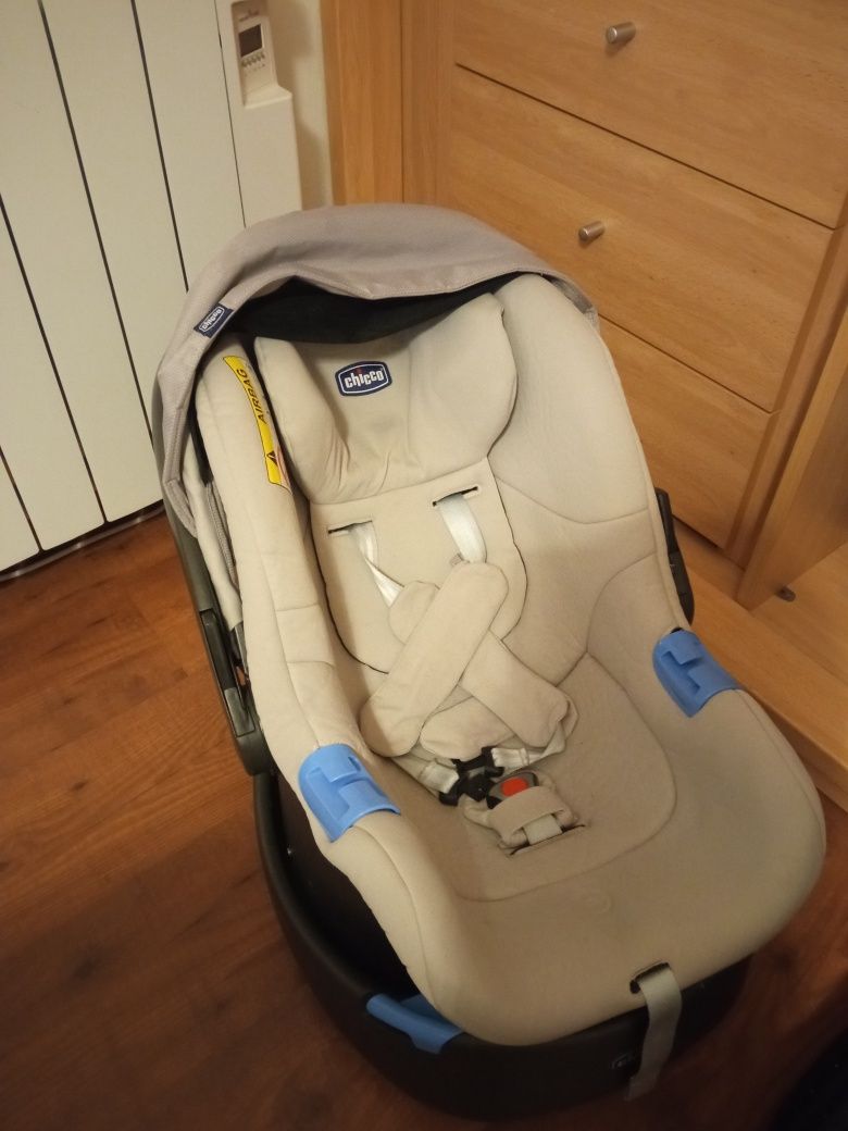Ovo Chicco com isofix como novo