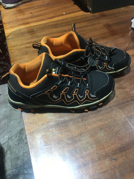 Кросівки осінні.