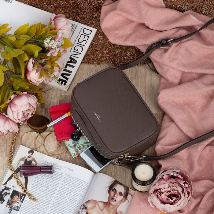 FLORA&CO torebka skórzana eko listonoszka z paskiem V572 c.taupe