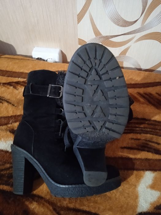 Ботинки зимові жіночі 39 розмір