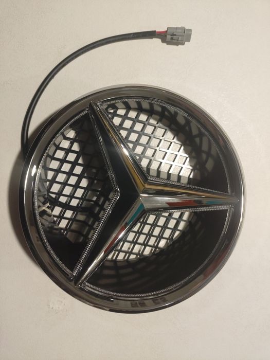 Emblemat znaczek mercedesa podswietlany nowy