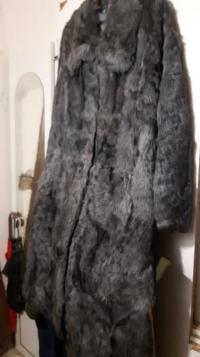 Серая шуба из козлика, и норковая шуба из  кусочков.