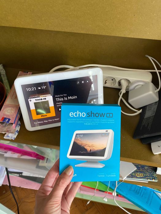 Vendo Echo Show 8, 2.ª geração, (usado) - suporte ajustável, (novo)