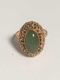 złoty pierścionek z nefrytem pr. 583