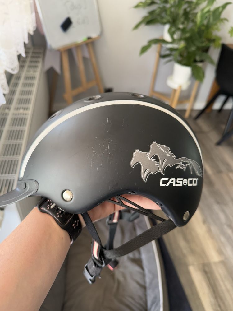 Kask jeździecki firmy casco